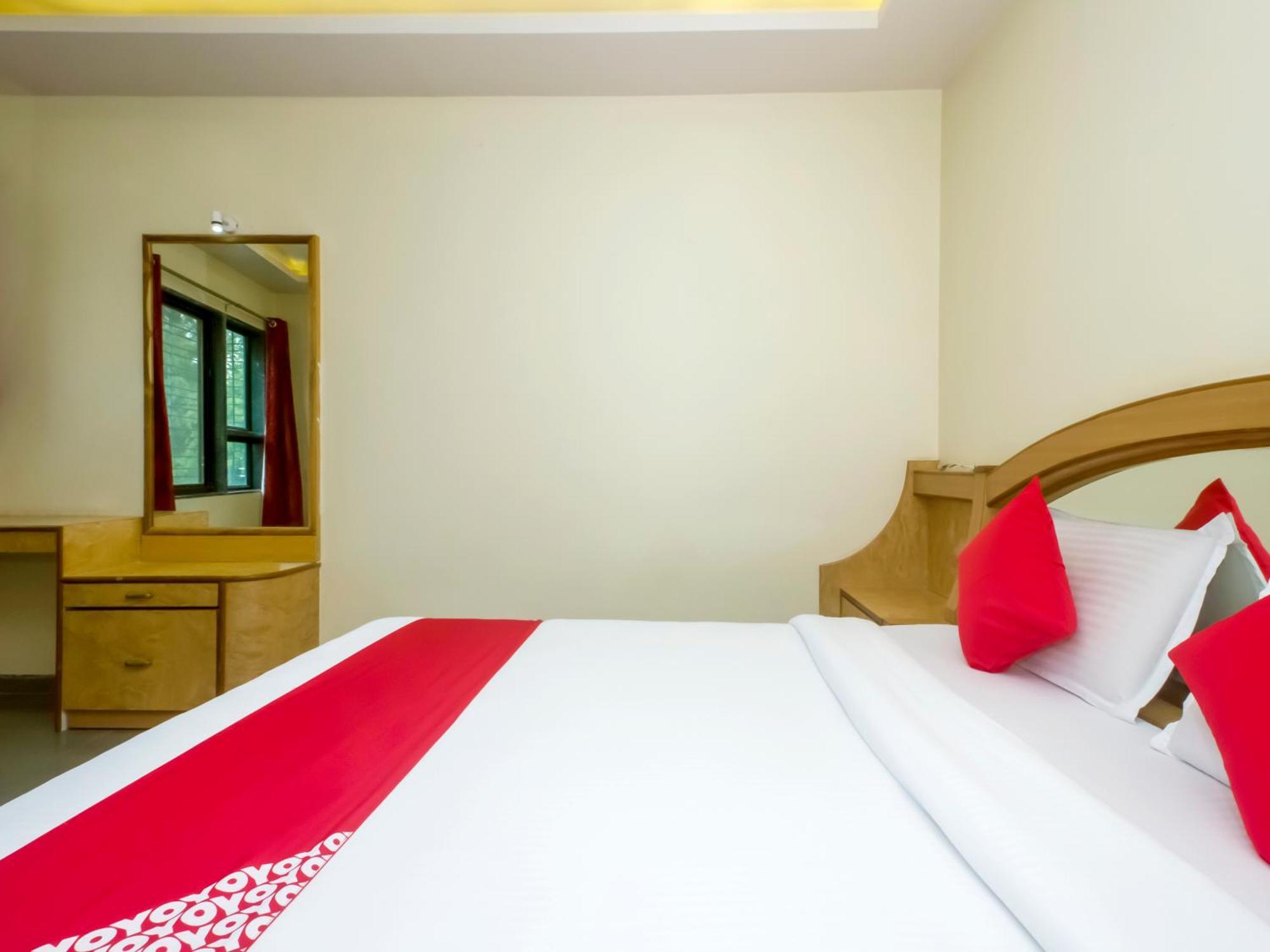 Hotel New Uttam Hira Palace Nashik Bagian luar foto