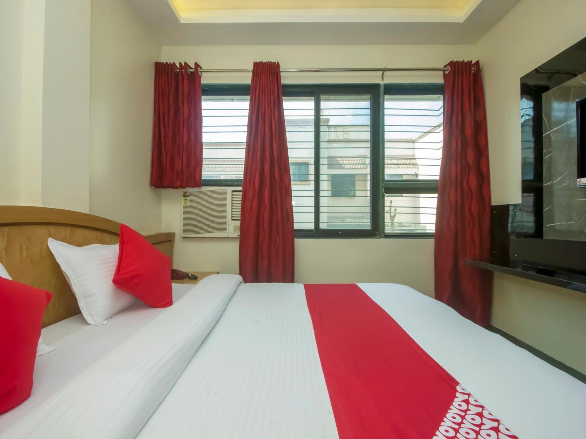 Hotel New Uttam Hira Palace Nashik Bagian luar foto