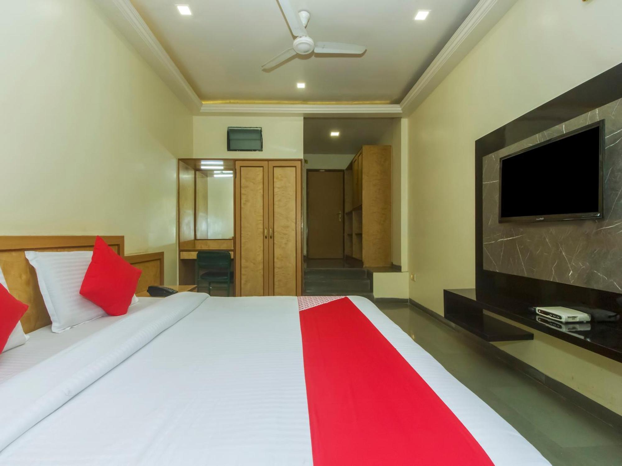 Hotel New Uttam Hira Palace Nashik Bagian luar foto